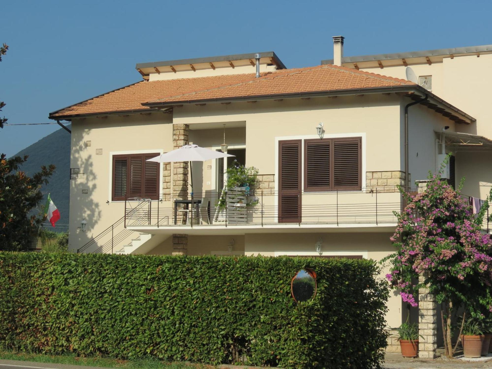 Casa Vacanze “Bouganville” Loc Avane Pisa Веккьяно Экстерьер фото