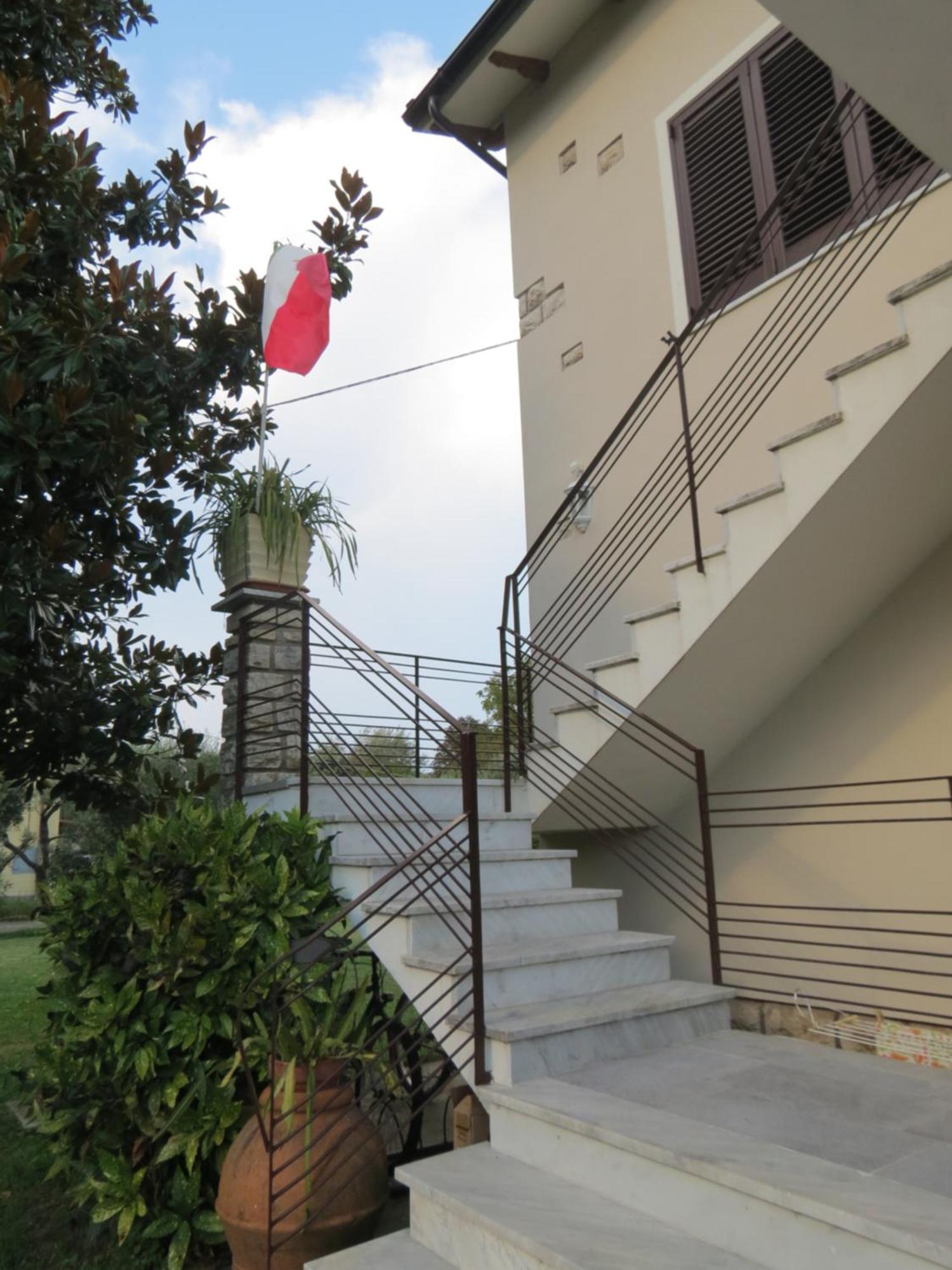 Casa Vacanze “Bouganville” Loc Avane Pisa Веккьяно Экстерьер фото