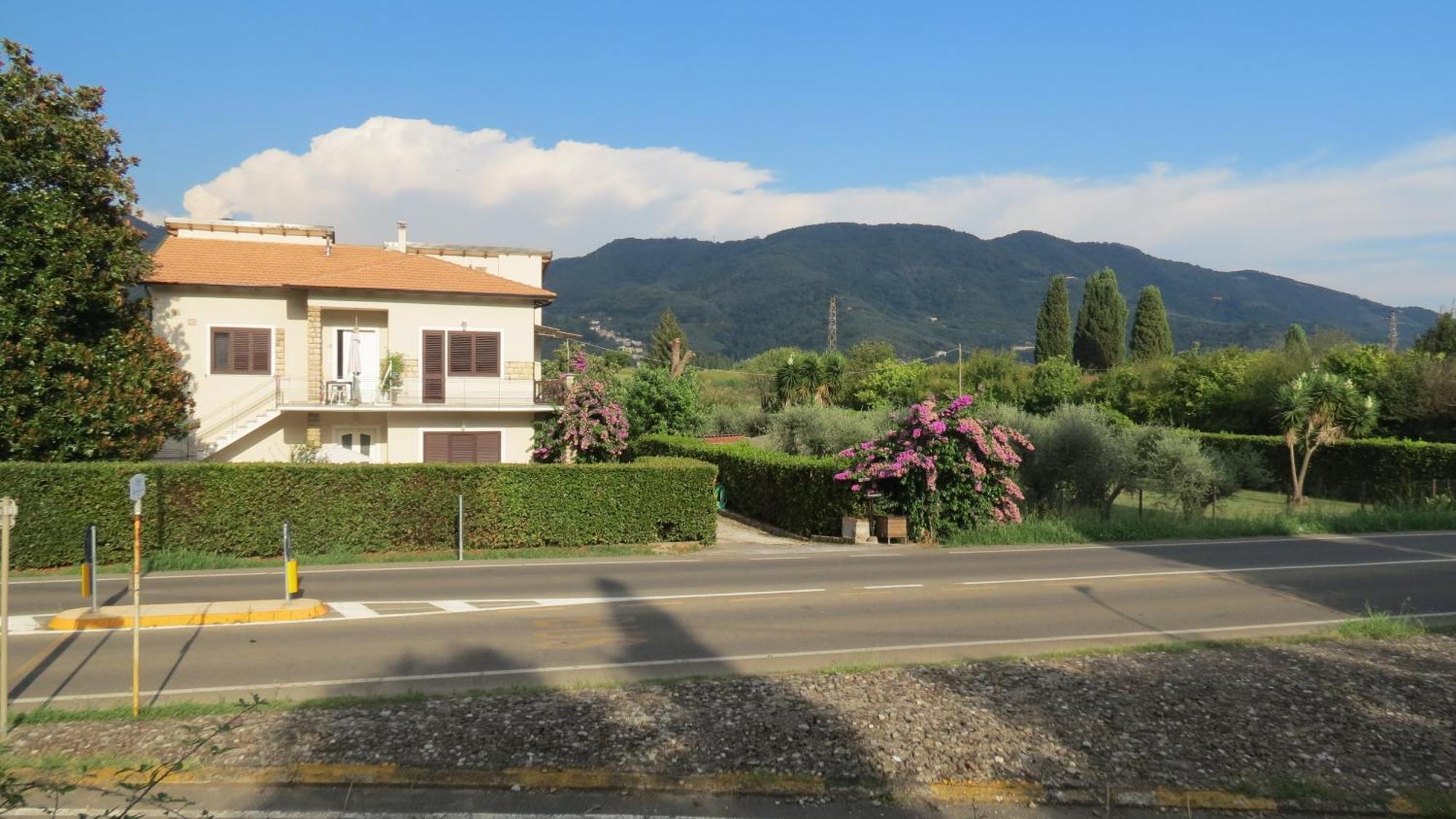 Casa Vacanze “Bouganville” Loc Avane Pisa Веккьяно Экстерьер фото